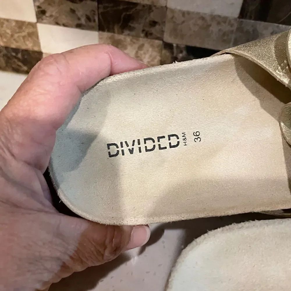 Divided Sandals   - Picture 2 of 5